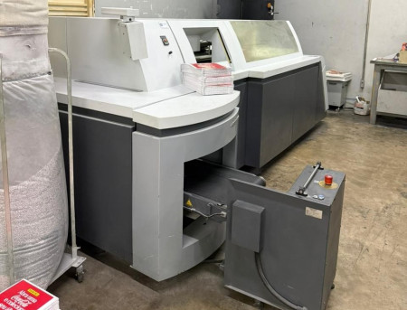 OPORTUNIDADE ! COLADEIRA HEIDELBERG EUROBIND 1300 PUR, ANO 2011 (ÚNICO DONO) COLEIRO PUR C/ BICO DE INJEÇÃO, 4 GAVETAS P/MIOLO, PAINEL DE CONTROLE TOUCH SCREEN, CAPEIRO AUTO. VALOR R$ 180.000,00 
